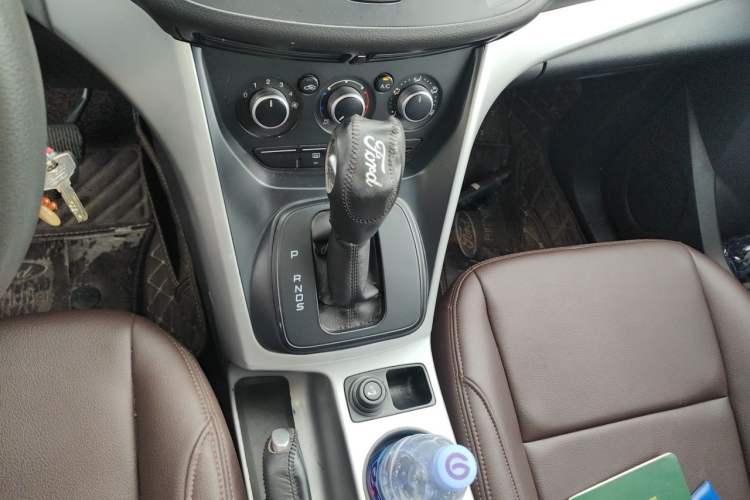 Used Ford Kuga 2013 1.6L GTDi Two-Wheel-Drive Comfort Model Gear Lever