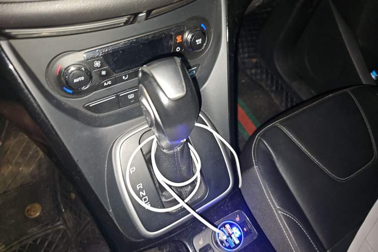 Used Ford Kuga 2013 2.0L GTDi Four-Wheel-Drive Sport Model Gear Lever