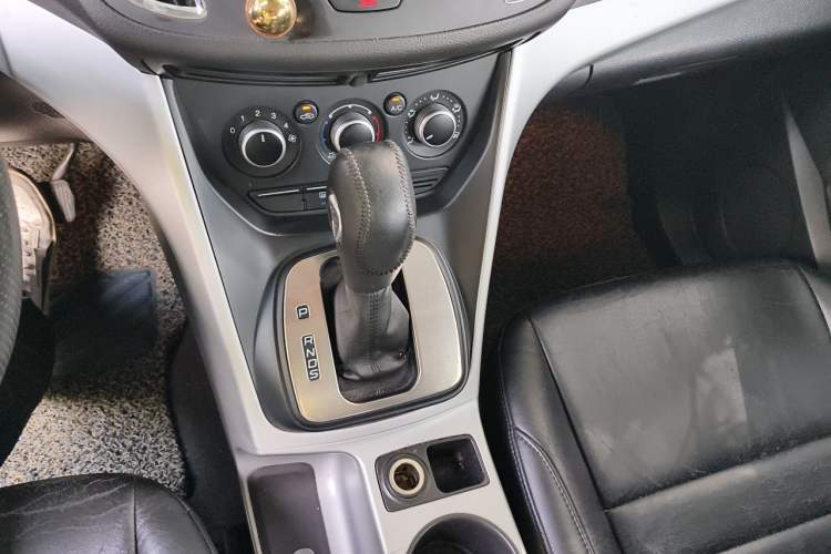Used Ford Kuga 2013 1.6L GTDi Two-Wheel-Drive Comfort Model Gear Lever