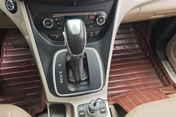 Used Ford Kuga 2013 2.0L GTDi Four-Wheel-Drive Sport Model Gear Lever