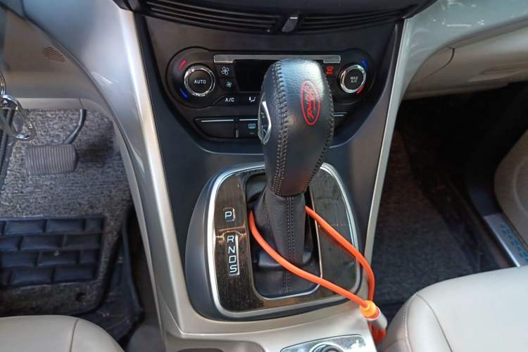 Used Ford Kuga 2013 1.6L GTDi 4x4 Elite Model Gear Lever