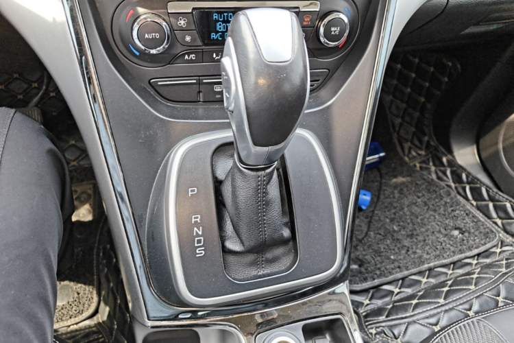 Used Ford Kuga 2013 1.6L GTDi Two-Wheel-Drive Trend Model Gear Lever