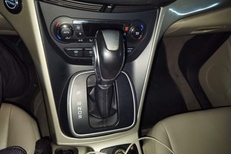 Used Ford Kuga 2013 2.0L GTDi Four-Wheel Drive Premium Model Gear Lever