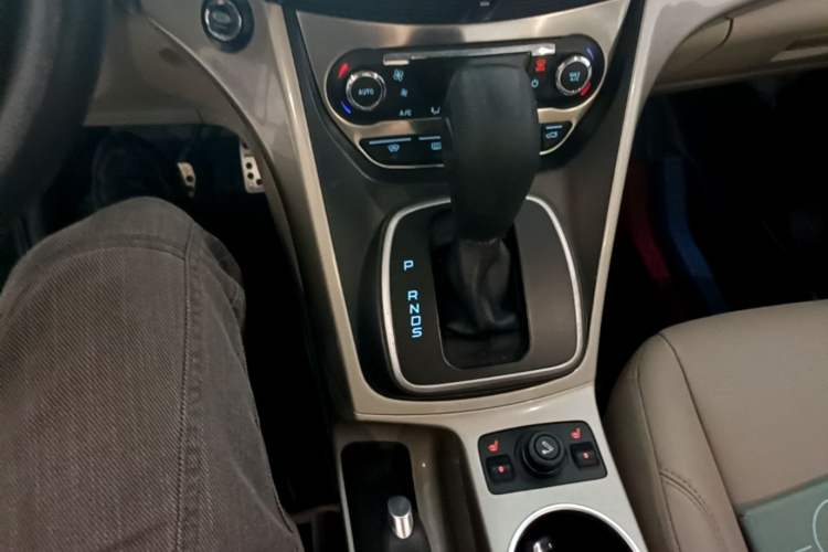 Used Ford Kuga 2013 2.0L GTDi Four-Wheel-Drive Sport Model Gear Lever