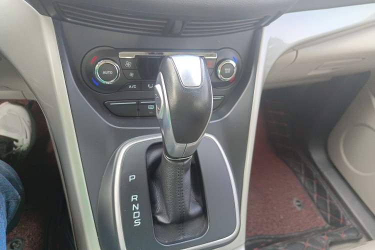 Used Ford Kuga 2013 1.6L GTDi 4x4 Elite Model Gear Lever