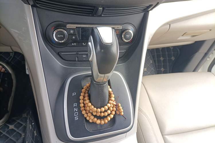 Used Ford Kuga 2013 1.6L GTDi 4x4 Elite Model Gear Lever