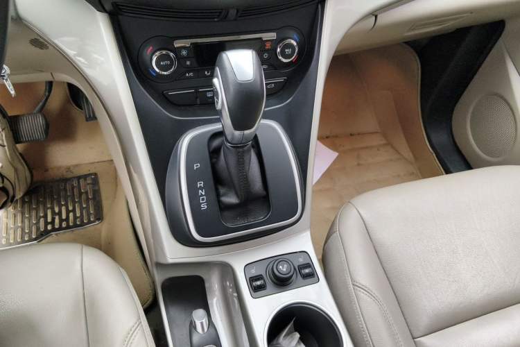 Used Ford Kuga 2013 1.6L GTDi 4x4 Elite Model Gear Lever