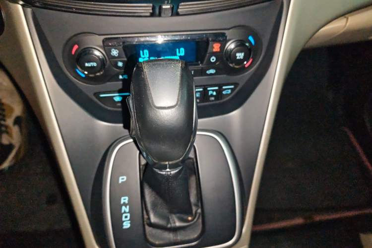 Used Ford Kuga 2013 2.0L GTDi Four-Wheel Drive Premium Model Gear Lever