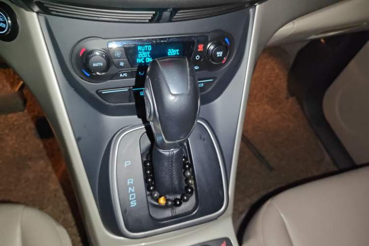 Used Ford Kuga 2013 1.6L GTDi 4x4 Elite Model Gear Lever