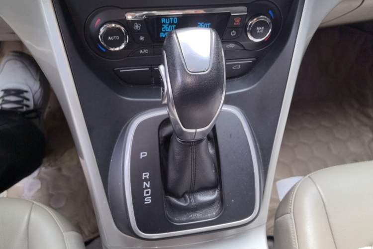 Used Ford Kuga 2013 2.0L GTDi Four-Wheel-Drive Elite Model Gear Lever