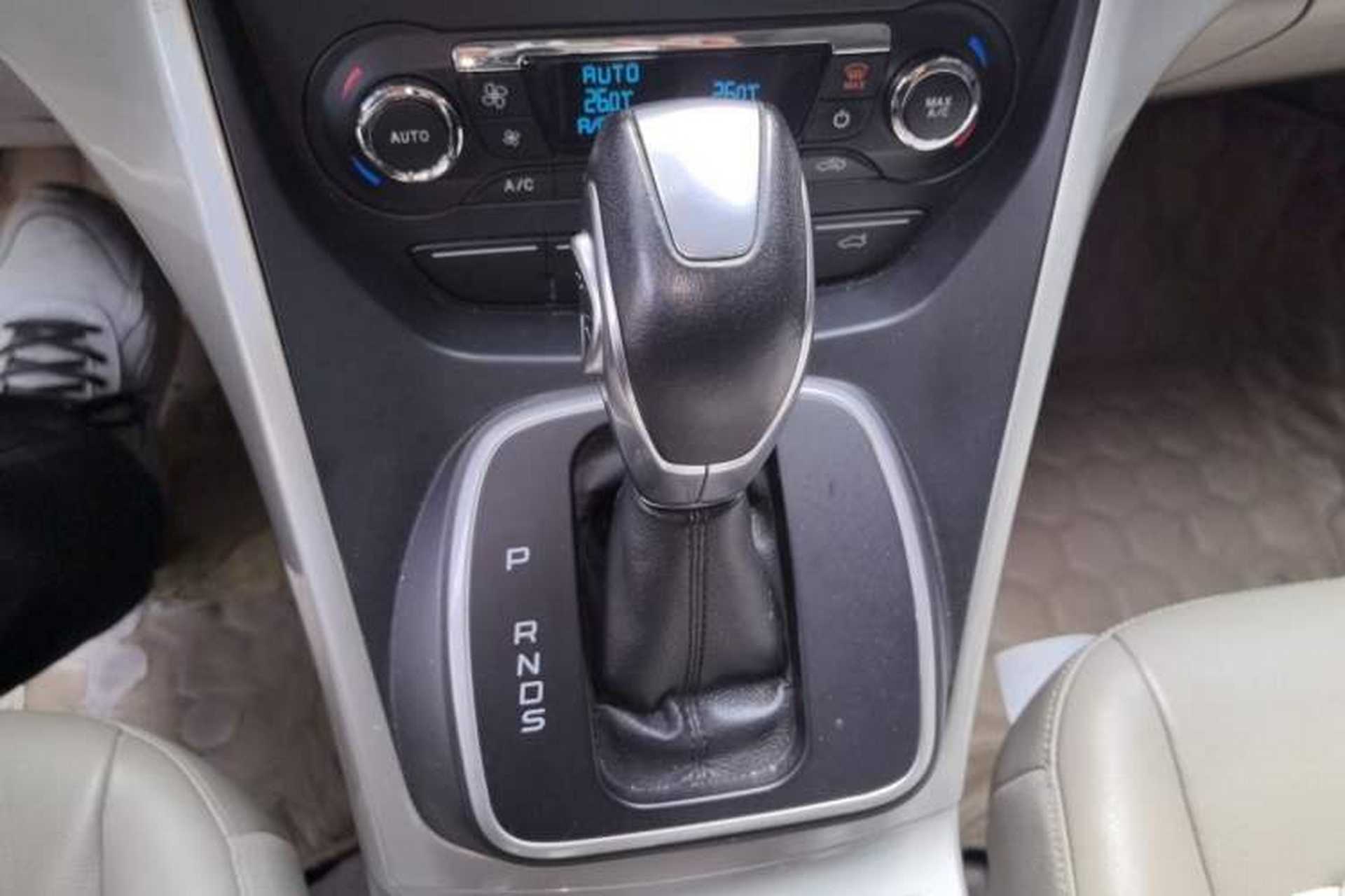 Used Ford Kuga 2013 2.0L GTDi Four-Wheel-Drive Elite Model Gear Lever