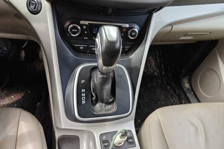 Used Ford Kuga 2013 2.0L GTDi Four-Wheel Drive Premium Model Gear Lever