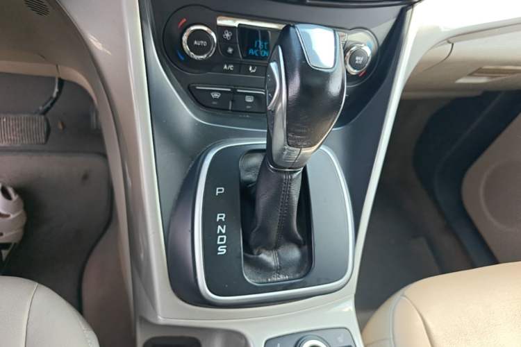 Used Ford Kuga 2013 2.0L GTDi Four-Wheel-Drive Sport Model Gear Lever