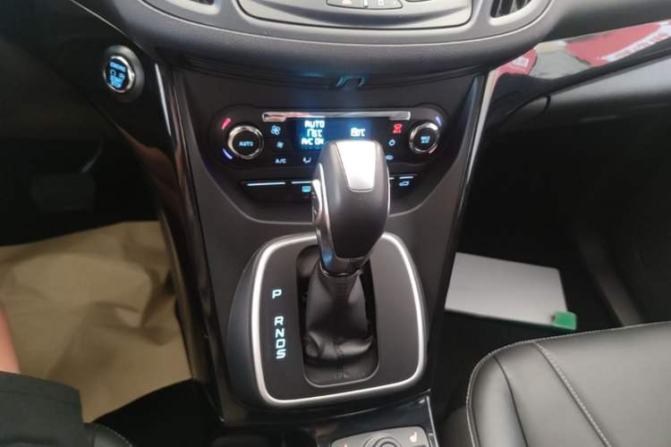 Used Ford Kuga 2013 2.0L GTDi Four-Wheel-Drive Sport Model Gear Lever