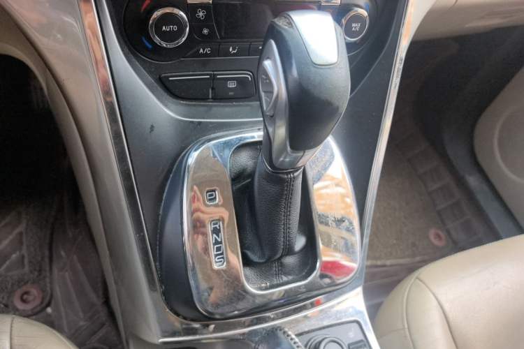 Used Ford Kuga 2013 1.6L GTDi 4x4 Elite Model Gear Lever