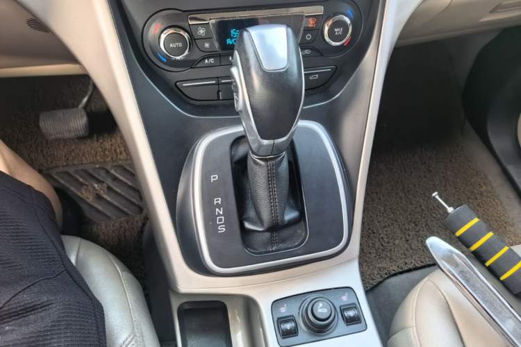 Used Ford Kuga 2013 1.6L GTDi 4x4 Elite Model Gear Lever