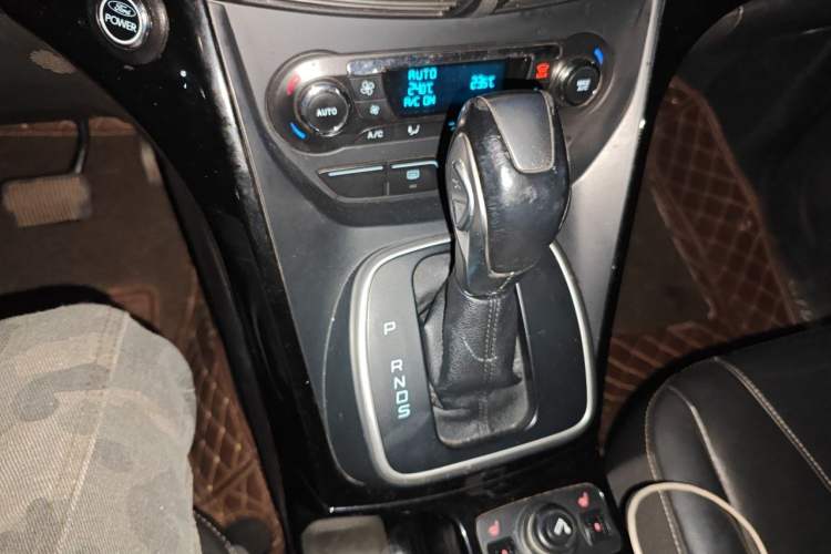 Used Ford Kuga 2013 2.0L GTDi Four-Wheel-Drive Sport Model Gear Lever