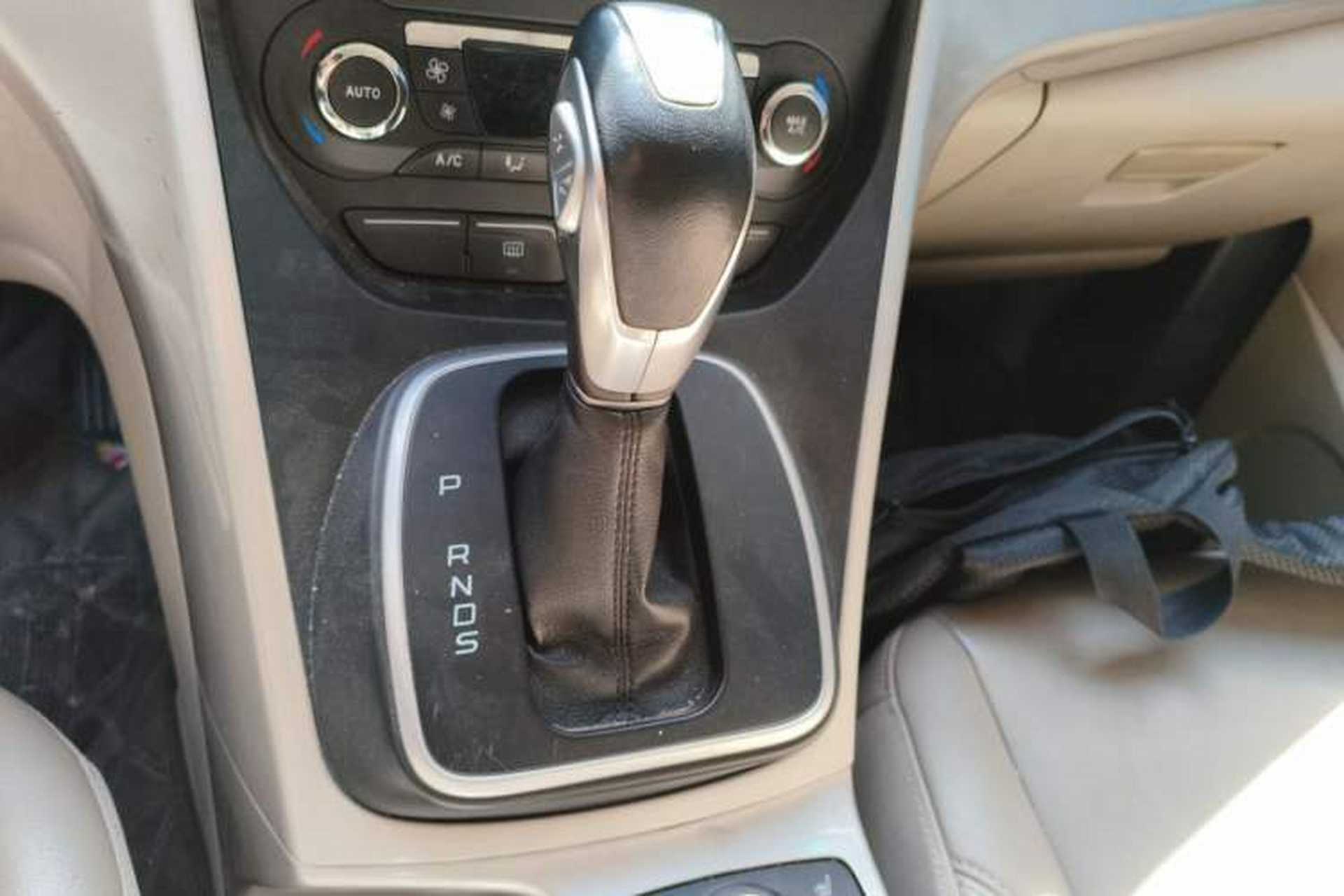 Used Ford Kuga 2013 1.6L GTDi 4x4 Elite Model Gear Lever