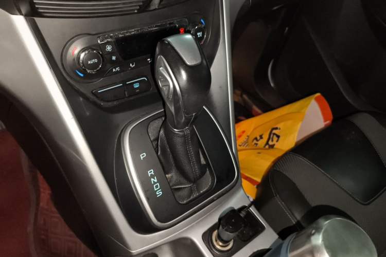 Used Ford Kuga 2013 1.6L GTDi Two-Wheel-Drive Trend Model Gear Lever