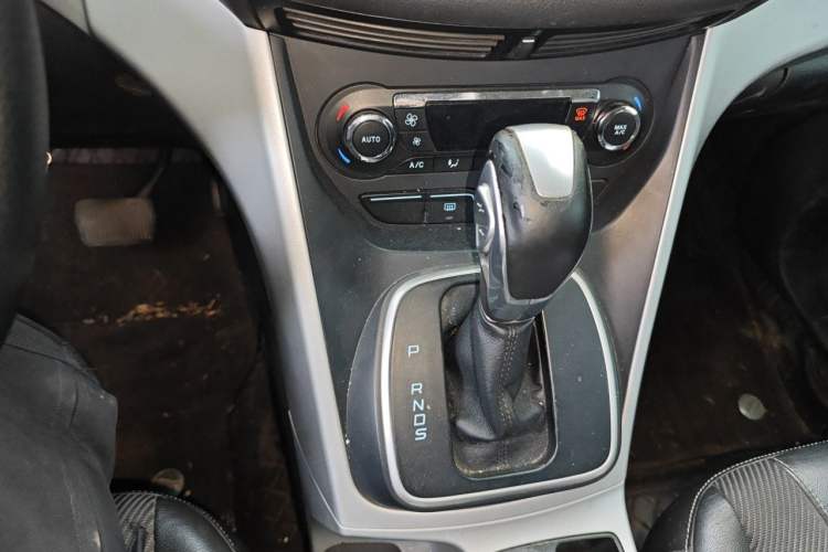 Used Ford Kuga 2013 1.6L GTDi Two-Wheel-Drive Trend Model Gear Lever