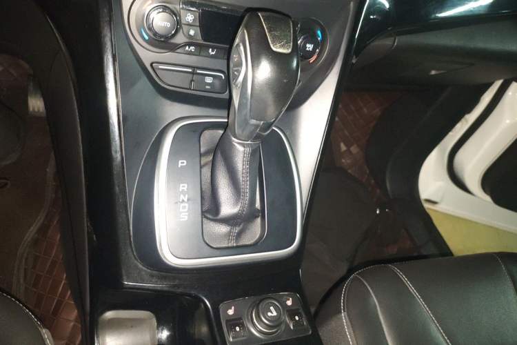 Used Ford Kuga 2013 2.0L GTDi Four-Wheel Drive Premium Model Gear Lever