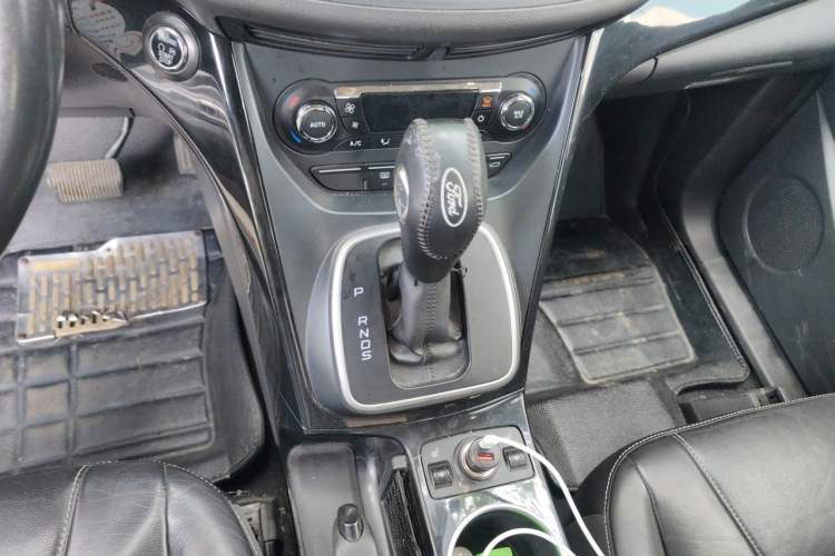 Used Ford Kuga 2013 2.0L GTDi Four-Wheel-Drive Sport Model Gear Lever