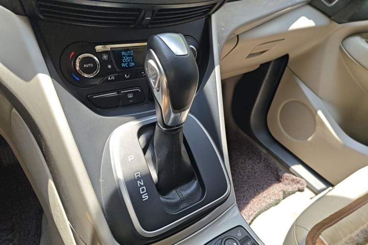 Used Ford Kuga 2013 1.6L GTDi 4x4 Elite Model Gear Lever