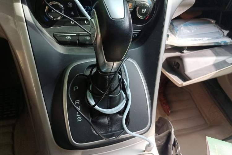 Used Ford Kuga 2013 2.0L GTDi Four-Wheel Drive Premium Model Gear Lever