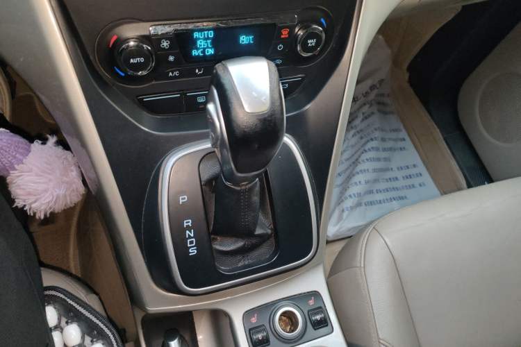 Used Ford Kuga 2013 1.6L GTDi 4x4 Elite Model Gear Lever