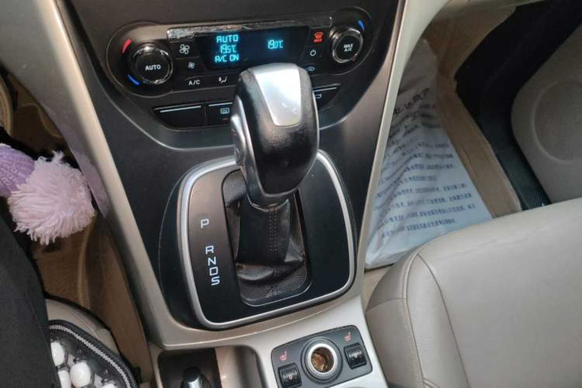 Used Ford Kuga 2013 1.6L GTDi 4x4 Elite Model Gear Lever