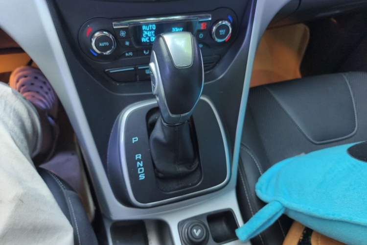 Used Ford Kuga 2013 1.6L GTDi Two-Wheel-Drive Trend Model Gear Lever