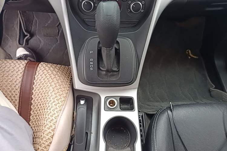 Used Ford Kuga 2013 1.6L GTDi Two-Wheel-Drive Comfort Model Gear Lever