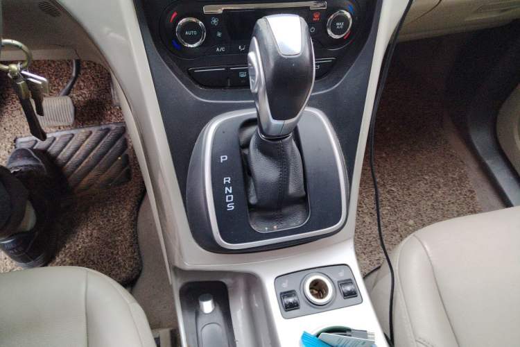 Used Ford Kuga 2013 1.6L GTDi 4x4 Elite Model Gear Lever