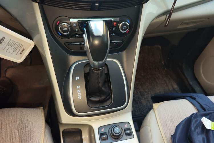 Used Ford Kuga 2013 1.6L GTDi 4x4 Elite Model Gear Lever