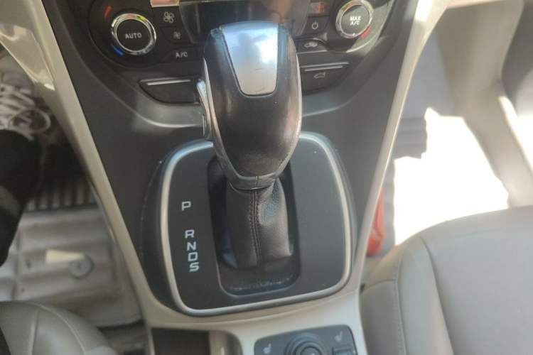 Used Ford Kuga 2013 1.6L GTDi 4x4 Elite Model Gear Lever