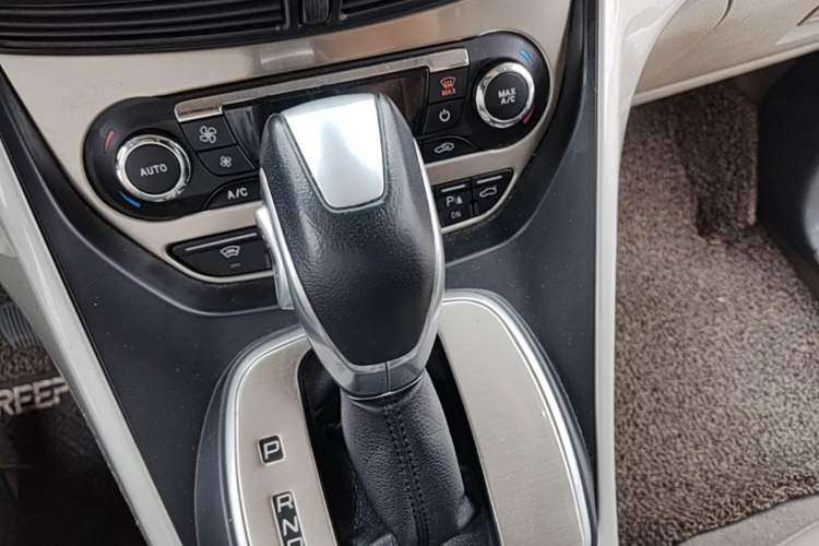 Used Ford Kuga 2013 2.0L GTDi Four-Wheel Drive Premium Model Gear Lever