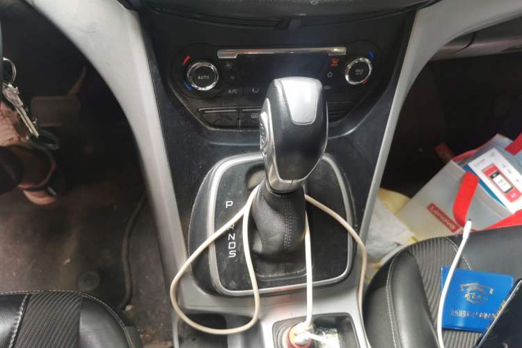 Used Ford Kuga 2013 1.6L GTDi Two-Wheel-Drive Trend Model Gear Lever