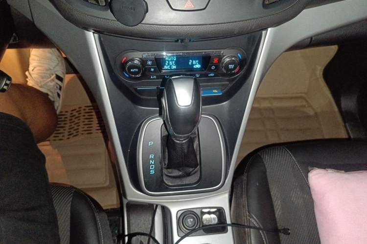 Used Ford Kuga 2013 1.6L GTDi Two-Wheel-Drive Trend Model Gear Lever