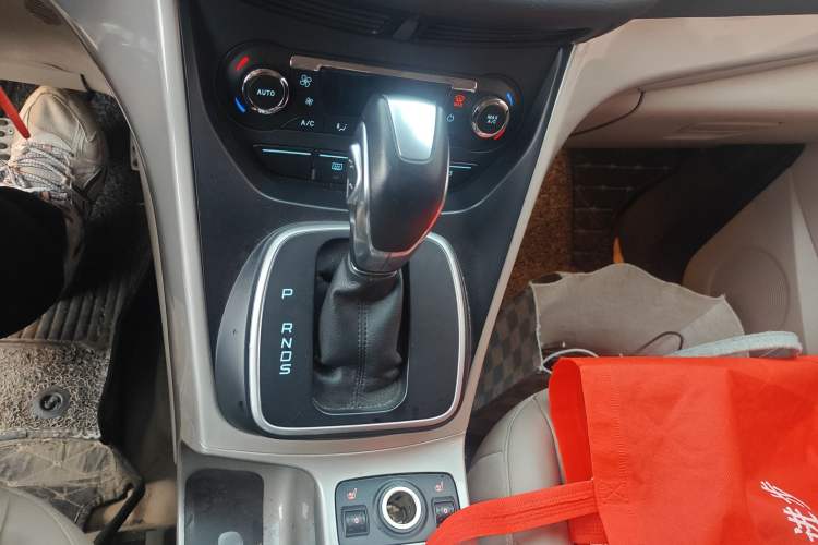 Used Ford Kuga 2013 1.6L GTDi 4x4 Elite Model Gear Lever