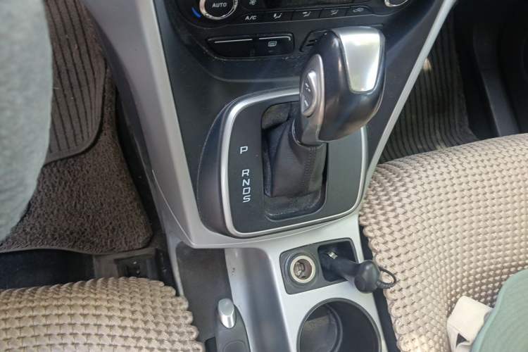 Used Ford Kuga 2013 1.6L GTDi Two-Wheel-Drive Trend Model Gear Lever