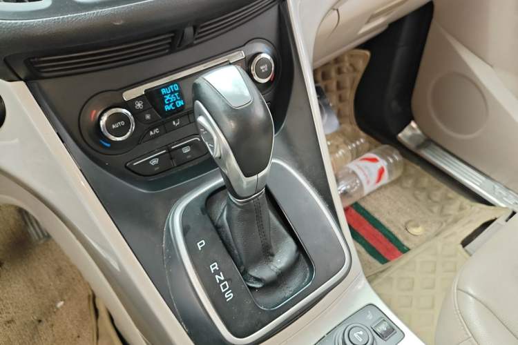 Used Ford Kuga 2013 2.0L GTDi Four-Wheel Drive Premium Model Gear Lever
