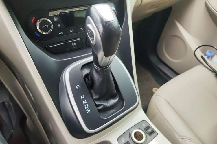 Used Ford Kuga 2013 1.6L GTDi 4x4 Elite Model Gear Lever