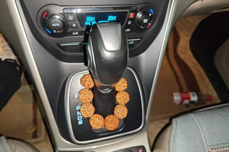 Used Ford Kuga 2013 1.6L GTDi 4x4 Elite Model Gear Lever