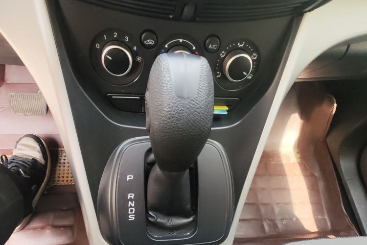 Used Ford Kuga 2013 1.6L GTDi Two-Wheel-Drive Comfort Model Gear Lever