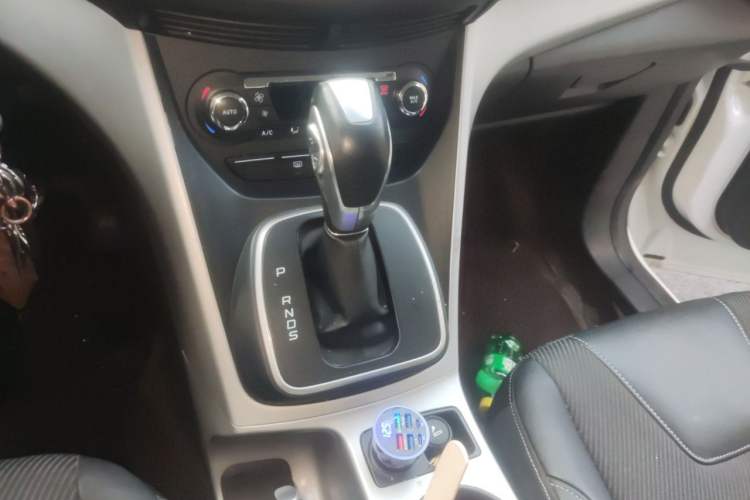 Used Ford Kuga 2013 1.6L GTDi Two-Wheel-Drive Comfort Model Gear Lever