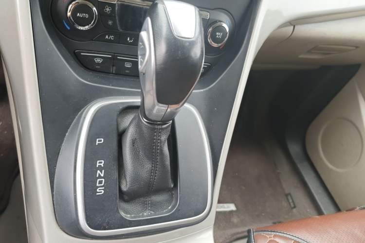 Used Ford Kuga 2013 2.0L GTDi Four-Wheel Drive Premium Model Gear Lever