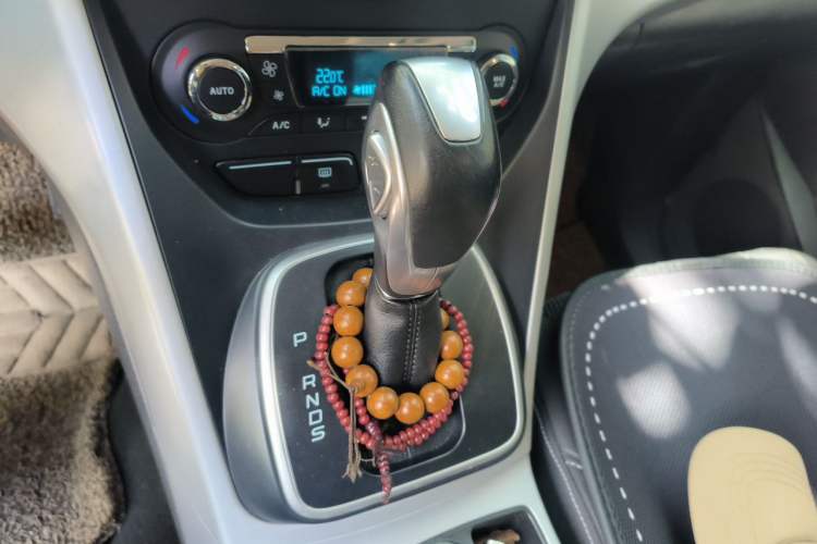 Used Ford Kuga 2013 1.6L GTDi Two-Wheel-Drive Trend Model Gear Lever