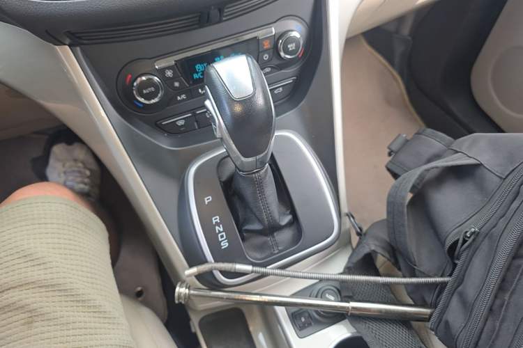 Used Ford Kuga 2013 1.6L GTDi 4x4 Elite Model Gear Lever