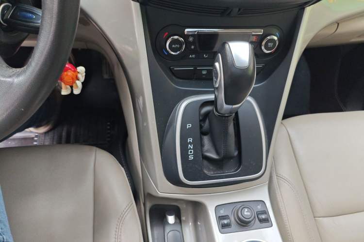 Used Ford Kuga 2013 1.6L GTDi 4x4 Elite Model Gear Lever