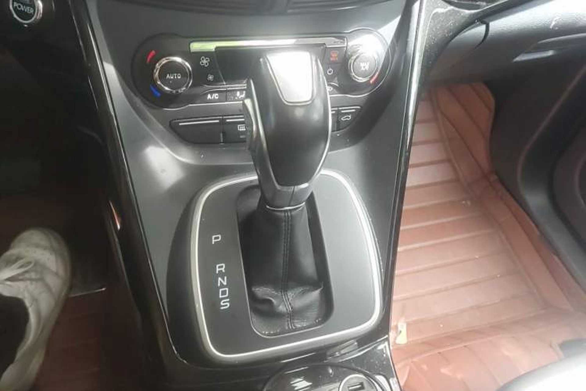 Used Ford Kuga 2013 2.0L GTDi Four-Wheel-Drive Sport Model Gear Lever